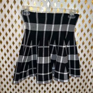 Soho girls thick stretchy sweater skirt b&w plaid size M